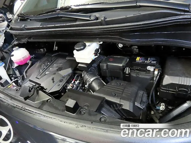 Hyundai Staria 2024 thumb 3