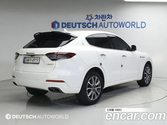 Maserati Levante 2017 thumb 7
