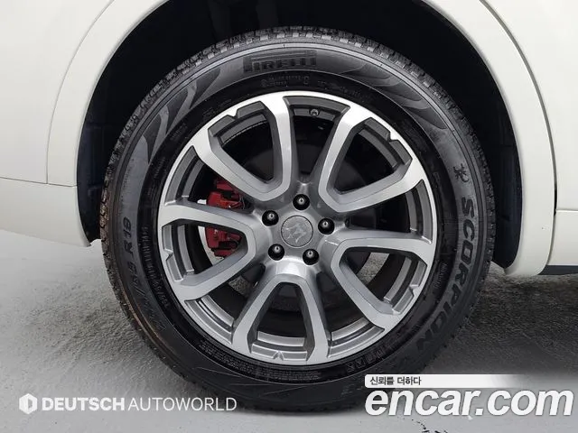 Maserati Levante 2017 thumb 10