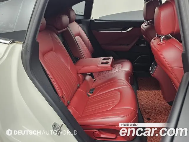 Maserati Levante 2017 thumb 2