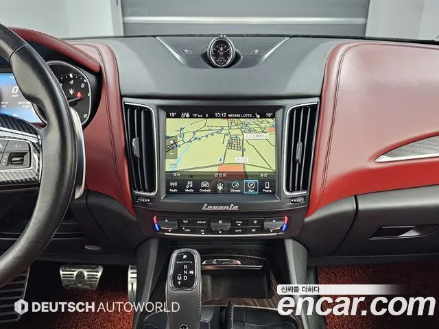 Maserati Levante 2017 thumb 8