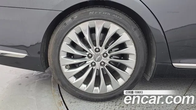 Genesis G90 2017 thumb 10