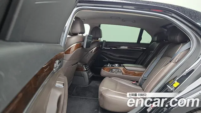 Genesis G90 2017 thumb 4