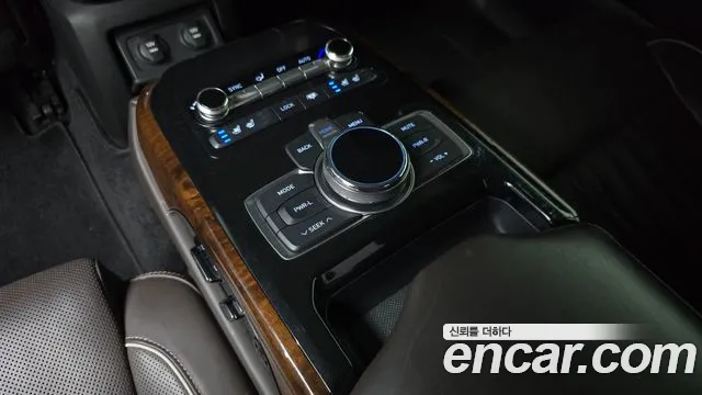 Genesis G90 2017 thumb 3