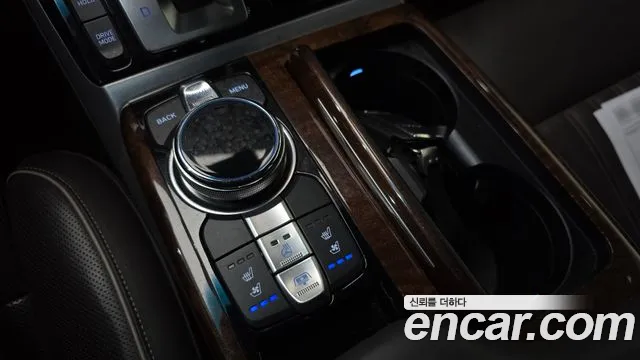 Genesis G90 2017 thumb 6