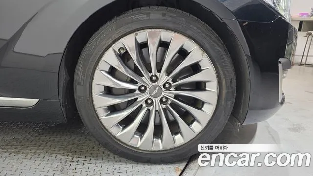 Genesis G90 2017 thumb 12