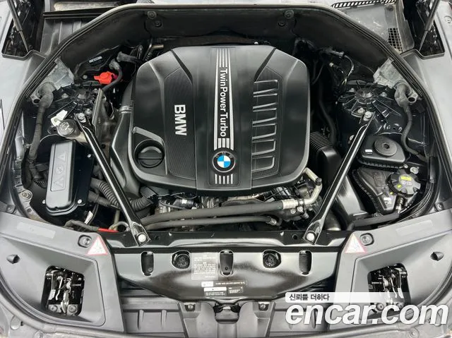 BMW 5 серии Gran Turismo 2016 thumb 11