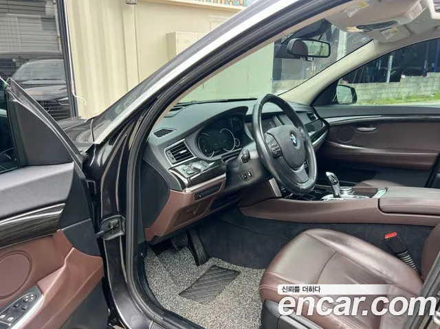 BMW 5 серии Gran Turismo 2016 thumb 12