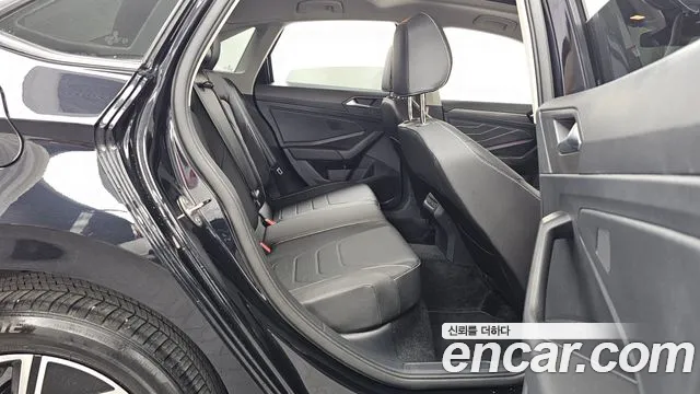 Volkswagen Jetta 2024 thumb 4