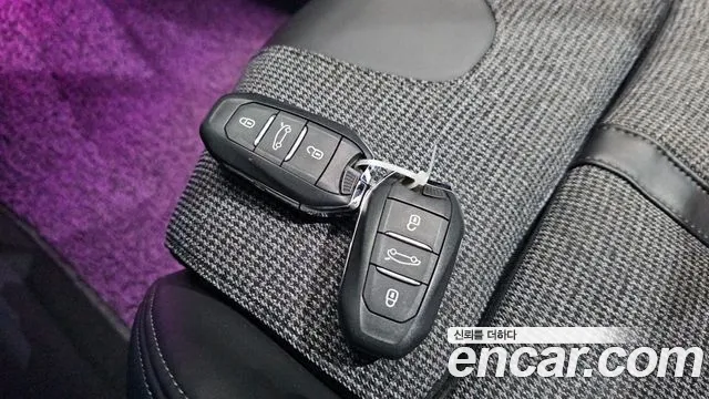 Peugeot 5008 2018 thumb 8