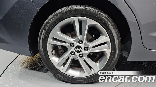 Hyundai AD 2017 thumb 11