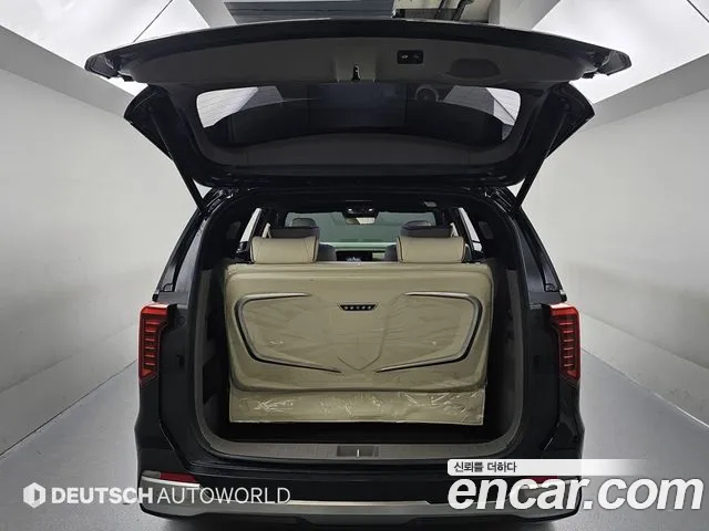 Kia Carnival 2024 thumb 3