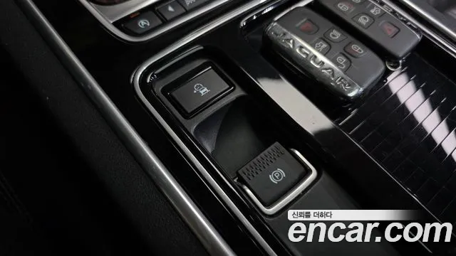 Jaguar XF 2016 thumb 6