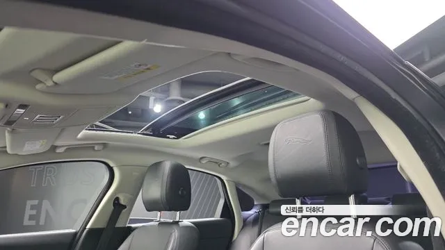 Jaguar XF 2016 thumb 2
