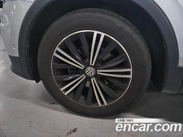 Volkswagen Tiguan 2020 thumb 2