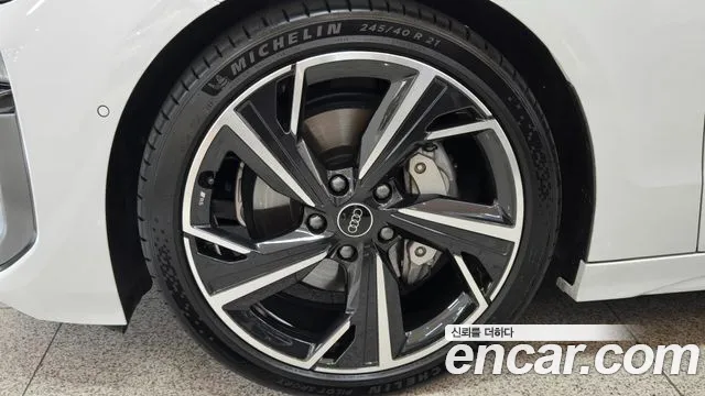Audi A6 e-tron 2025 thumb 11