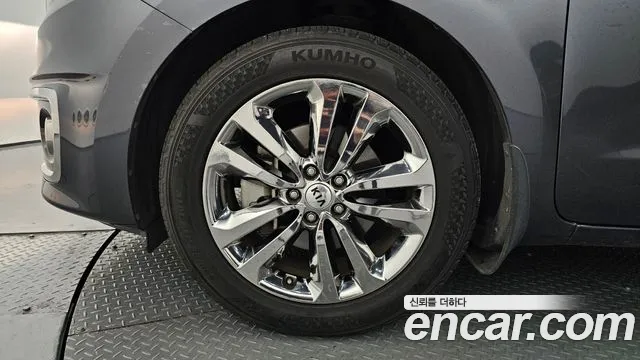 Kia Carnival 2015 thumb 12
