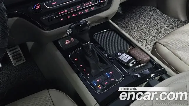 Kia Carnival 2015 thumb 3