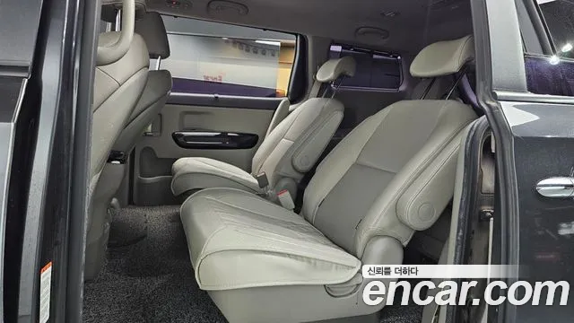 Kia Carnival 2015 thumb 5