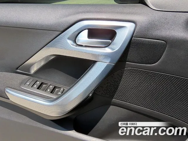 Peugeot 2008 2019 thumb 3