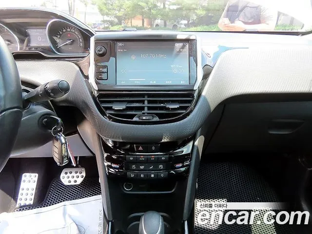 Peugeot 2008 2019 thumb 8