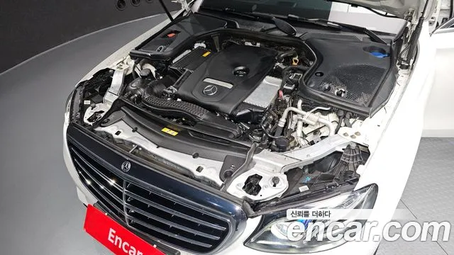 Mercedes-Benz E-Class 2019 thumb 6