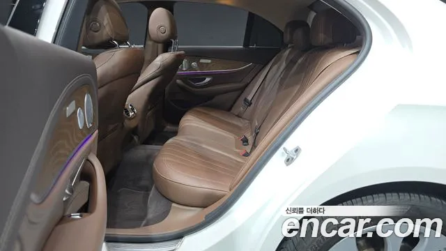 Mercedes-Benz E-Class 2019 thumb 2