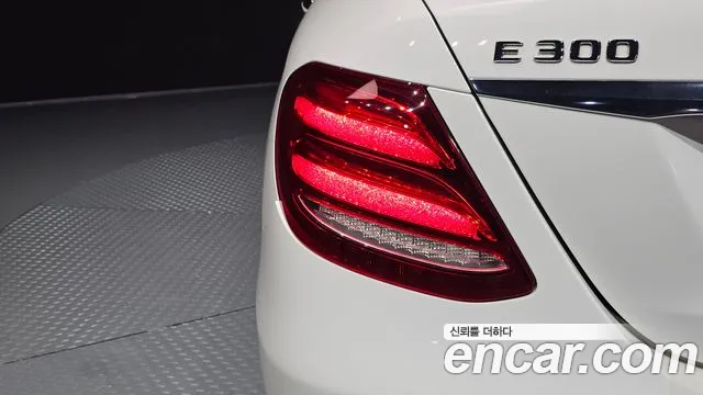 Mercedes-Benz E-Class 2019 thumb 7
