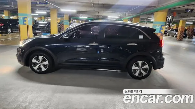 Kia Niro 2017 thumb 8