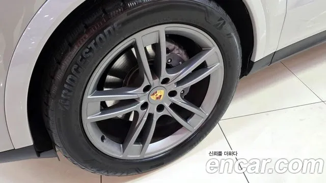 Porsche Cayenne 2023 thumb 4