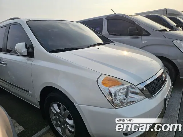 Kia Canival 2012 thumb 3