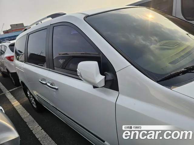 Kia Canival 2012 thumb 4