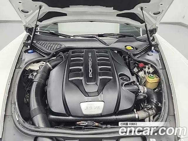 Porsche Panamera 2015 thumb 2