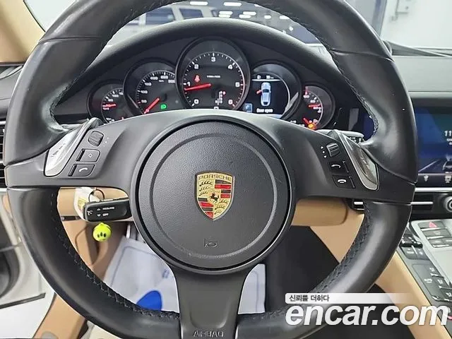 Porsche Panamera 2015 thumb 4