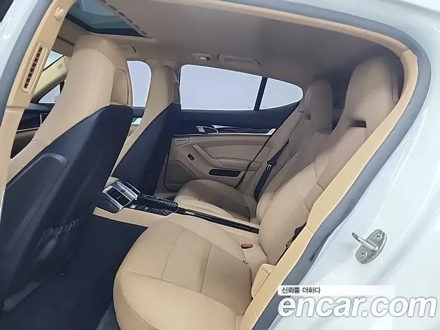 Porsche Panamera 2015 thumb 3
