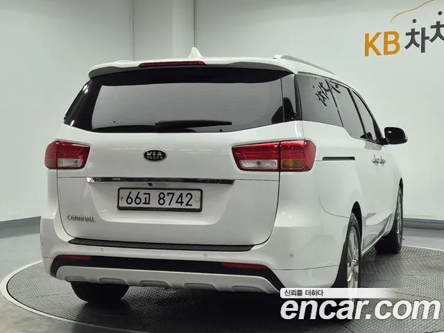 Kia Carnival 2016 thumb 3