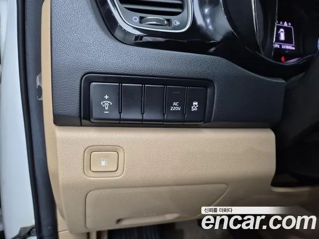 Kia Carnival 2016 thumb 12