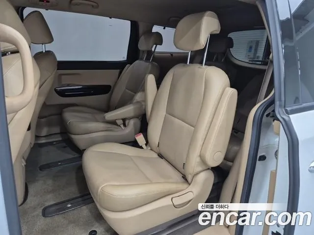 Kia Carnival 2016 thumb 9