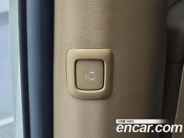 Kia Carnival 2016 thumb 8