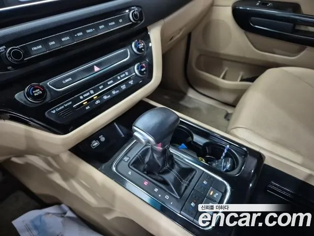 Kia Carnival 2016 thumb 4