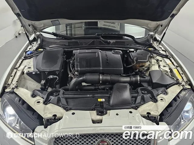 Jaguar XF 2015 thumb 2