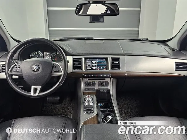Jaguar XF 2015 thumb 4