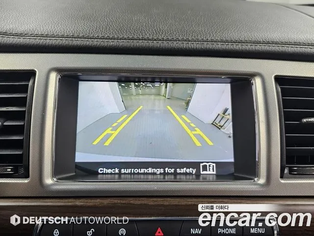 Jaguar XF 2015 thumb 10