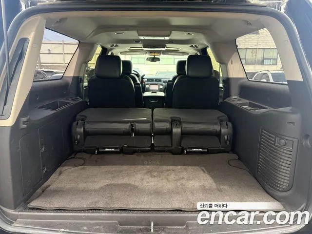Chevrolet Suburban 2012 thumb 9