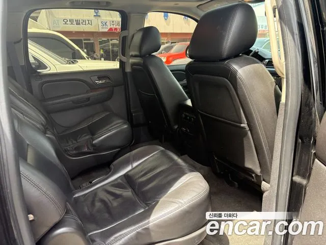 Chevrolet Suburban 2012 thumb 4