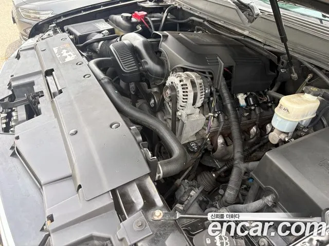 Chevrolet Suburban 2012 thumb 5