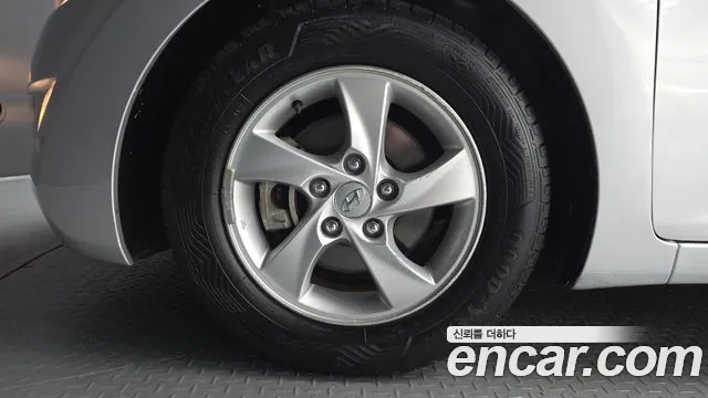 Hyundai Avante 2013 thumb 11