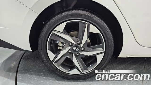 Hyundai Elantra 2022 thumb 4