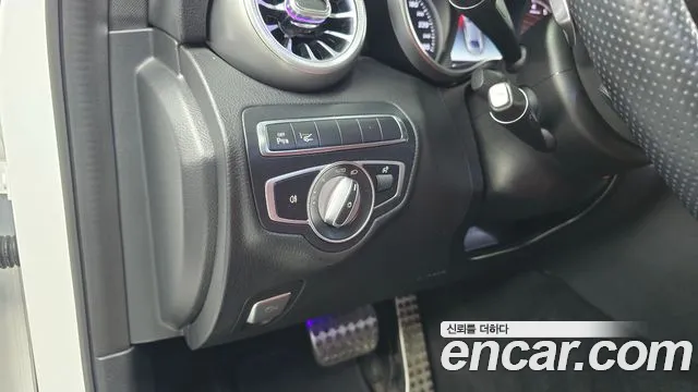 Mercedes-Benz C-Class 2018 thumb 2