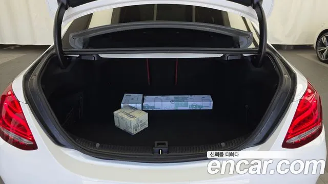 Mercedes-Benz C-Class 2018 thumb 9